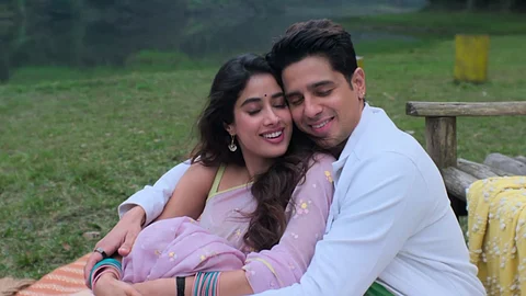 A still from 'Pardesiya' song from Param Sundari