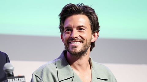Jonathan Bailey to take acting hiatus