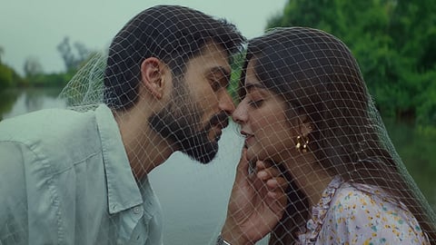Sunny Kaushal and Tanya Maniktala in 'Jaana Nahi' music video