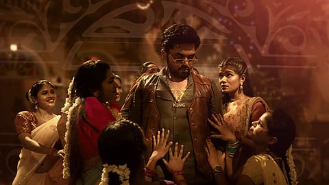 Screengrab from 'Mu Dha La Li' in Vaa Vaathiyaar