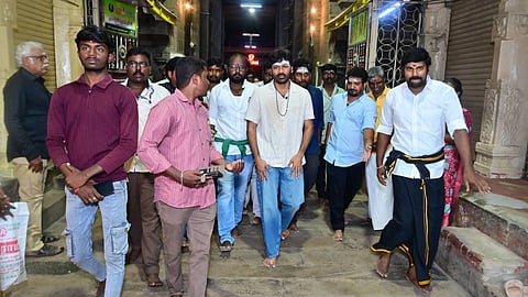 Dhanush and Vignesh Raja visit Nellaiyappar Temple