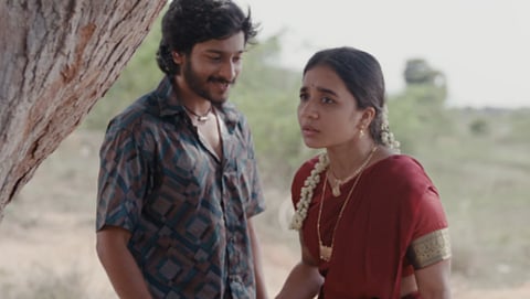 'Minnu Vattaam Poochi' from Vikram Prabhu's Sirai is a romantic melody crooned by Yuvan Shankar Raja