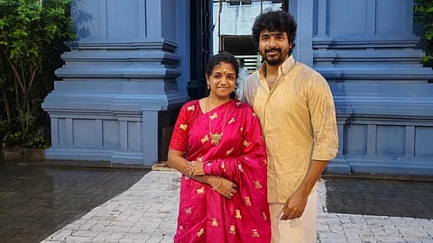 Sivakarthikeyan visits Vadapalani Andavar Temple on 'Year of Parasakthi'