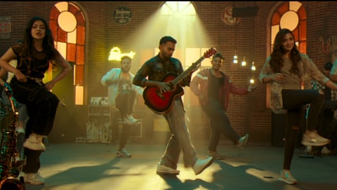 'Un Paarvai' from Kadhal Reset Repeat is a mellifluous melody about a loved one