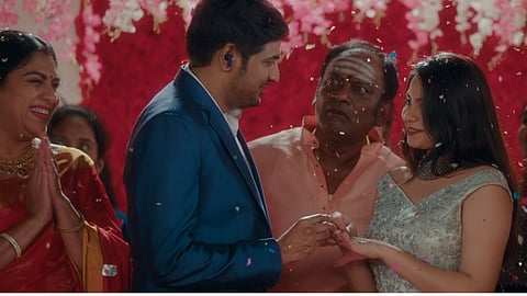 Screengrab from 'Sir Ah Paaru Thaaru Maaru' in Mustafa Mustafa
