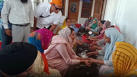 Priyanka Chopra offers prayers, 'Seva' at Golden Temple