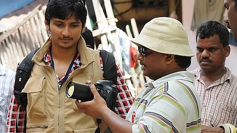 Jiiva and KV Anand on the sets of Ko