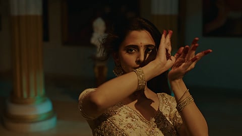 A screengrab from 'Polladha Aasaigal' in 29