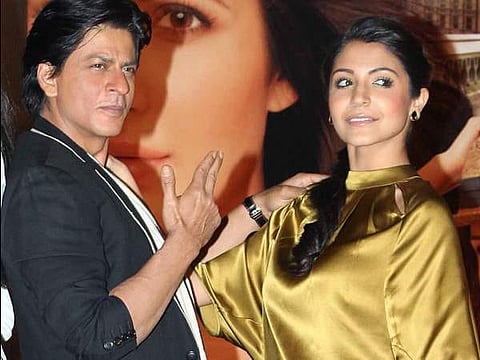 Shah Rukh can romance even a microphone: Anushka