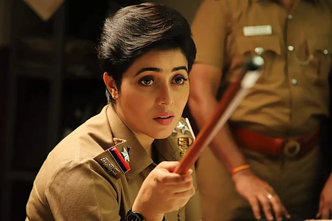 Poorna to play a cop in Ivanukku Engeyo Macham Irukku