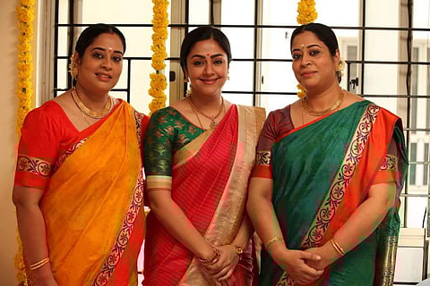 Twin sisters from Tumhari Sulu to reprise their roles in Kaatrin Mozhi