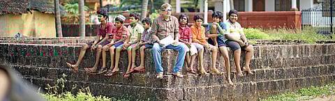 Sarkari Hiriya Pratamika Shale, Kasargodu: Koduge Ramanna Rai Review: Digs deep into identity crisis