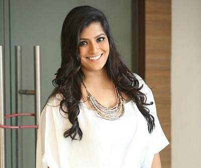 Varalaxmi Sarathkumar to make her Telugu debut