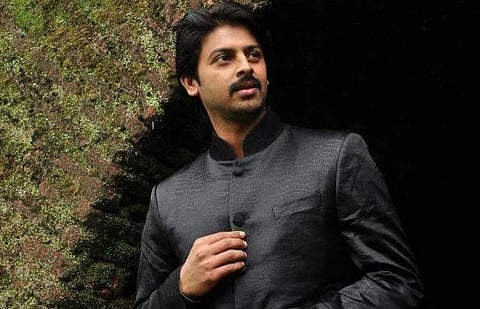 Srikanth, Dinesh to team up for Sambavam