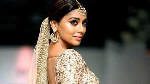 Shriya Saran grooves to Naya Naya Love for Sab Kushal Mangal
