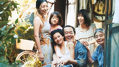 Shoplifters-Movie-Review