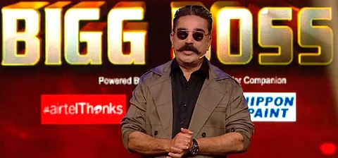 Host Kamal Haasan welcomes the audience to the weekend analysis of the show.