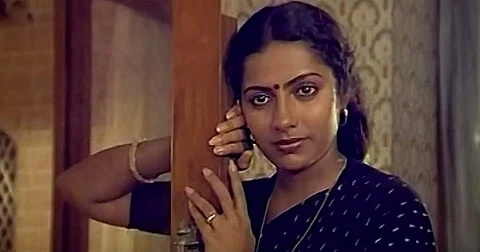 Suhasini plays Sindhu, an emotionally-complex person, who gets into a relationship with a musician, even after learning that he's married, in Sindhu Bhairavi.