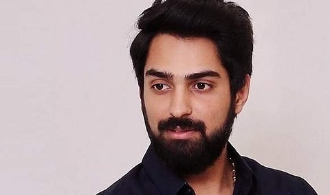 Shiva Kandukuri is a photographer in Choosi Choodangaane