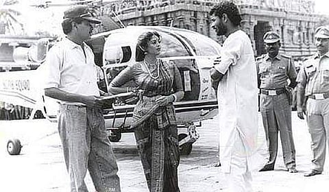Shankar, Nagma, and Prabhudeva clicked while shooting Kaadhalan's interval block. The helicopter is in the backdrop.