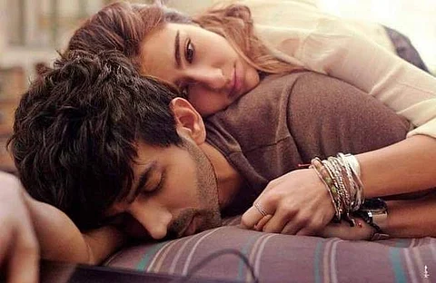 Love Aaj Kal first look: Kartik Aaryan, Sara Ali Khan are Veer and Zoe 