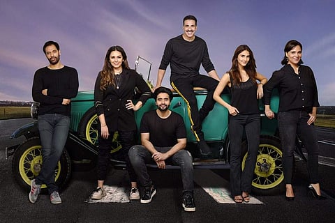 Akshay Kumar, Lara Dutta and Bellbottom team head to UK for shoot