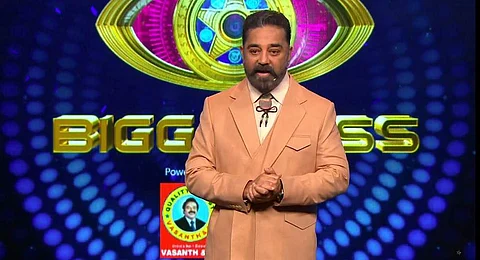 This season's first weekend show is here, and the episode started with major shocking news - Namitha has exited the house due to unavoidable reasons. What reasons? We don't know