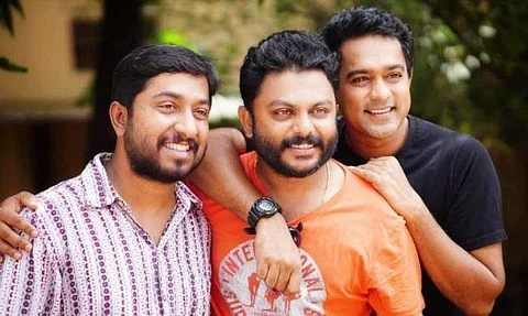 Vineeth Sreenivasan, Mathukutty and Asif Ali from the sets of Kunjeldho