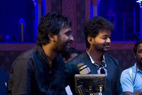 Manoj Paramahamsa and Vijay on the sets of Nanban