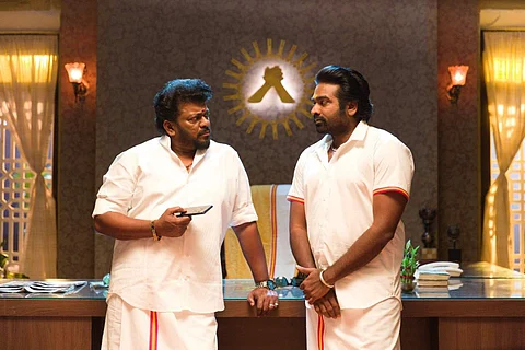Parthiban and VIjay Sethupathi in a still from Tughlaq Durbar