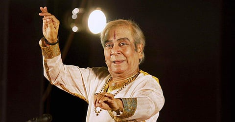 Madhuri Dixit, Kamal Haasan pay tribute to Birju Maharaj 