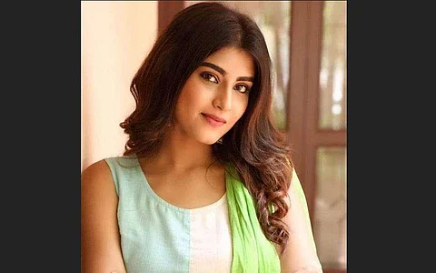 Divya Suresh meets with road accident