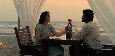 A still from Aa Ammayi Gurinchi Meeku Cheppali teaser