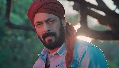 Main Chala, featuring Salman Khan, is out now