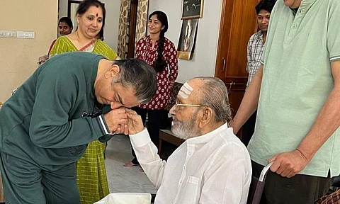 Kamal Haasan meets K Viswanath at his residence