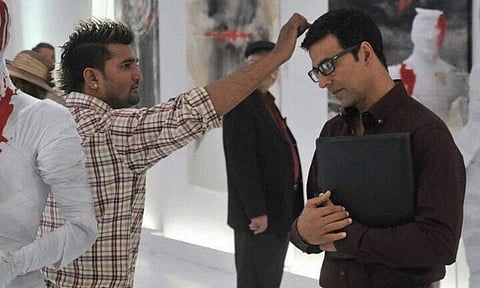 Akshay Kumar mourns demise of his hairstylist of 15 years 