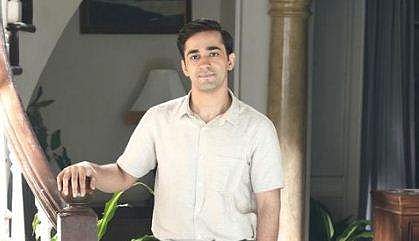 Anuj Saini to make his Bollywood debut with Gandhi Godse-Ek Yudh
