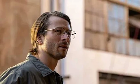 Here's the first image of Glen Powell from Hit Man 
