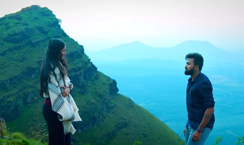  Akasham Dhaati Vasthava teaser out